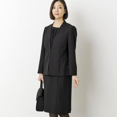 呂喪服　黒　五つ紋五三の桐　紅下染め　CZ 正喪服スタイルのアンサンブル 7号・ブラック｜東京ソワール
