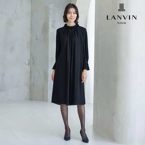 刺繍が裾を彩るモダンなアンサンブル 9号・ブラック｜東京ソワール