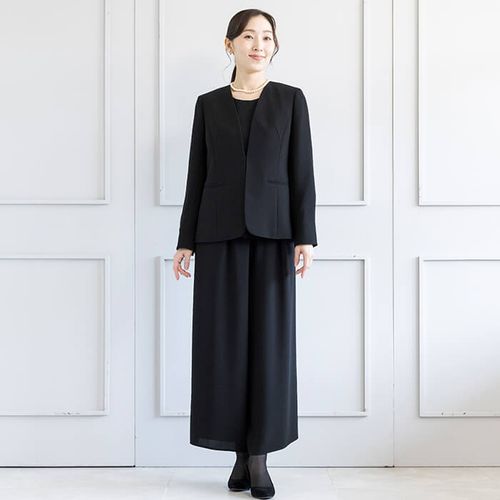 新品☆17号LL♪黒無地2パンツスーツ♪お仕事オフィススーツに♪美脚☆Q638 暖か素材のパンツスーツ 17号・ブラック｜東京ソワールオンラインストア