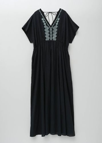 Velvet Flower Argyle Embroidery V-Neck Dress | Pasand by ne