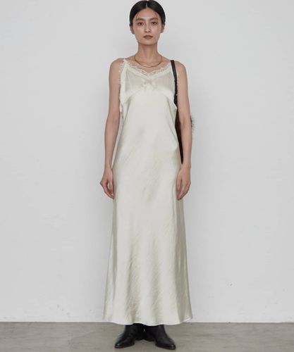 幅広いシーンで活躍》レースキャミワンピース | LOUNGEDRESS(ラウンジ