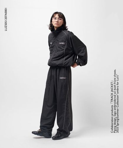 Umbro ネイビー ロゴスウェットシャツ　Lui'sコラボ Lui's（ルイス）の「【UMBRO/アンブロ×Lui's】スウェットプル