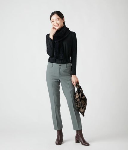 グレー テーパードパンツ スタイリッシュ グレーパンツコーデ30選】2024年最新の着こなしからママスナップ