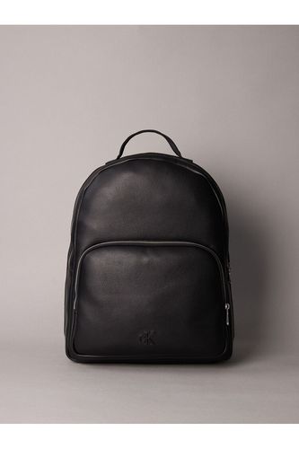 リュック - エンブレムエンボスラウンドバックパック | カルバン