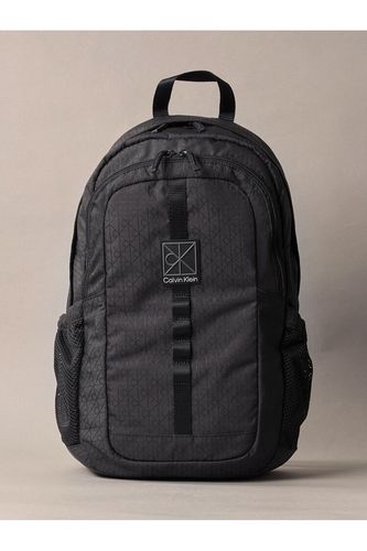 リュック - ボールドぺブルラウンドバックパック | カルバン・クライン