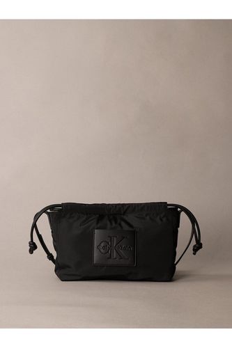 ショルダーバッグ - エンブレムショルダーバッグ | カルバン・クライン