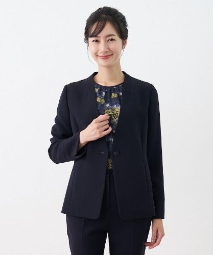 【新品】定価61,600円　レリアン　ノーカラーデニムジャケット 紺　13＋ ノーカラーデニムジャケット【Leilian WHITE LABEL】|レリアン プラス