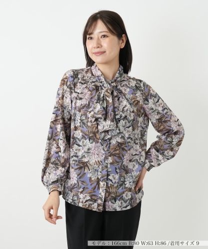 【新品】定価39,600円　レリアン　フラワー柄リボンブラウス　ブラック　13＋ 花柄プリントブラウス【ROCHAS Premiere】【ERICA】|レリアン