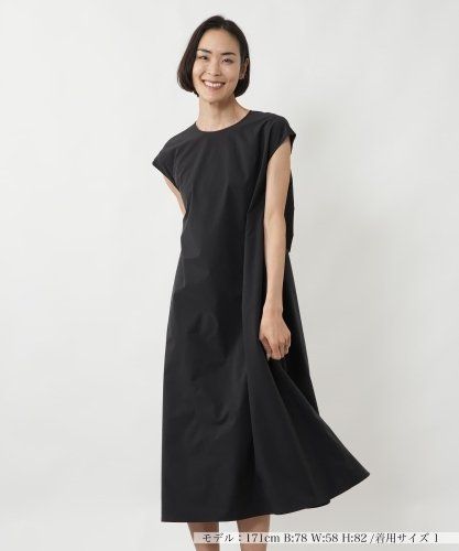 ドットプリントVネックフレアワンピース【normment】|ネミカ