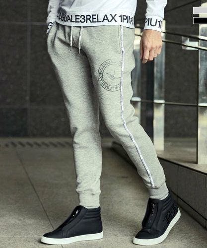 1PIU1UGUALE3 RELAX(ウノピゥウノウグァーレトレ リラックス)ライン