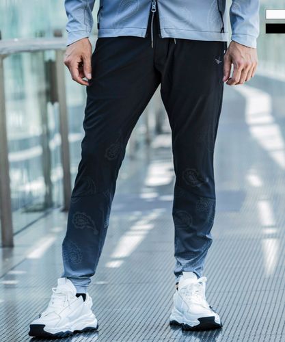 1PIU1UGUALE3 RELAX(ウノピゥウノウグァーレトレ リラックス)サークル