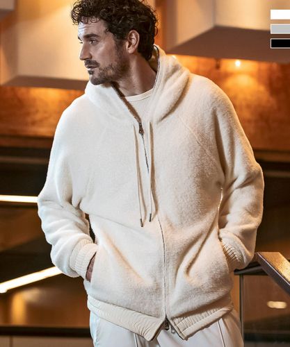 1PIU1UGUALE3 RELAX(ウノピゥウノウグァーレトレ リラックス)3ロゴワッ