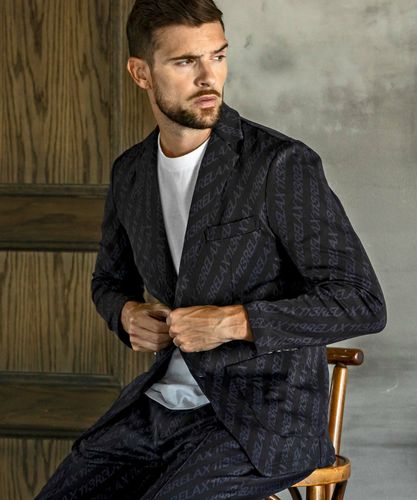 1PIU1UGUALE3 RELAX(ウノピゥウノウグァーレトレ リラックス)総柄ロゴ