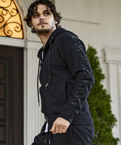 1PIU1UGUALE3 RELAX(ウノピゥウノウグァーレトレ リラックス)3ロゴ