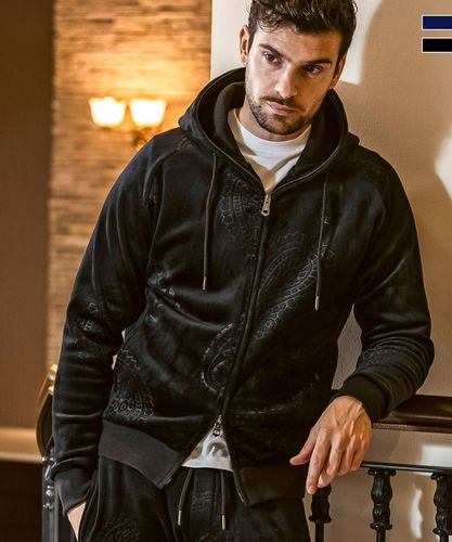 1PIU1UGUALE3 RELAX(ウノピゥウノウグァーレトレ リラックス)3ロゴワッ