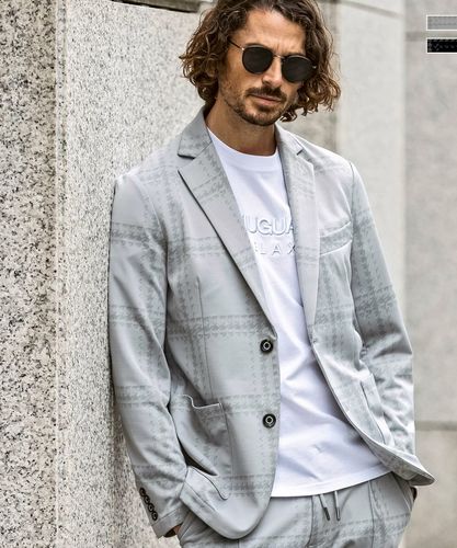 1PIU1UGUALE3 RELAX(ウノピゥウノウグァーレトレ リラックス)総柄ロゴ