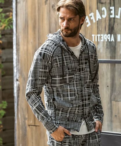 1PIU1UGUALE3 RELAX(ウノピゥウノウグァーレトレ リラックス)3ロゴ