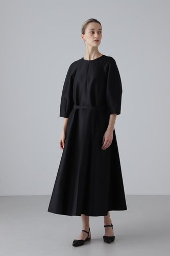 BLACK LABEL＞シルクダブルクロスノースリーブワンピース | ADORE