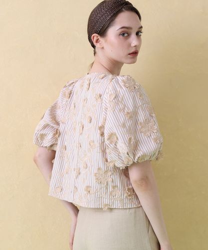 トップス aina ストライプフラワー刺繍パフ ブラウス|ANAYI OFFICIAL ONLINE