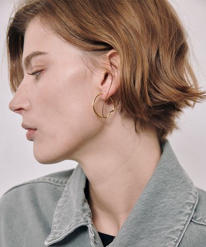 Saskia Diez(サスキアディッツ)】 FLUID EARRINGS SHORT GOLD