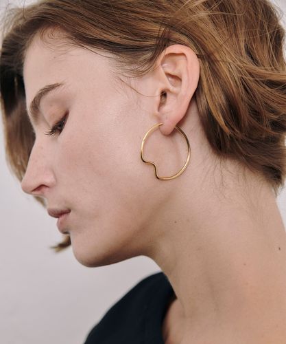 Saskia Diez(サスキアディッツ)】 FLUID EARRINGS SHORT GOLD