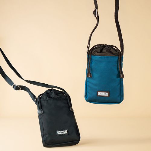 Leather Studio KAZU 日本製 牛革 ショルダーバッグ 週末セール 美品Leather Studio KAZU レザースタジオ ショルダーバッグ