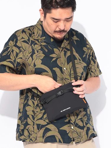 ボディバッグ メンズ 大きいサイズ 撥水加工 ロゴ ショルダーバッグ 鞄
