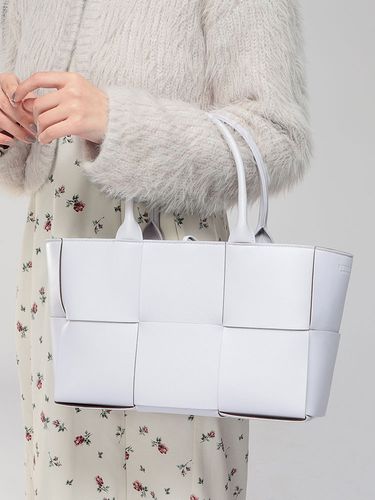 FENDI (フェンディ) ロゴ ハンドバッグ フェンディ サンシャイン