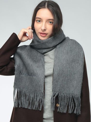 PRADA (プラダ) トライアングルロゴ カシミヤ混 ワンポイント ロゴ