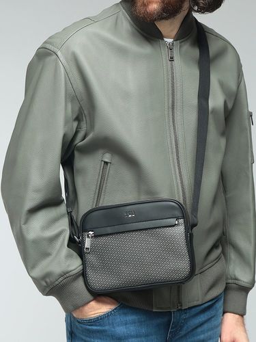 STONE ISLAND (ストーンアイランド) メンズ ショルダーバッグ