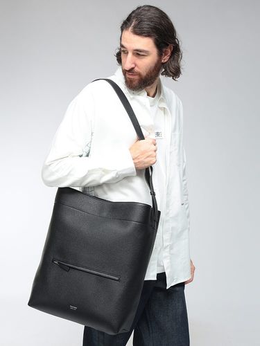 CELINE (セリーヌ) メンズ ショルダーバッグ チャーム付き