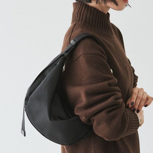 200g／撥水素材]【名品】ナイロンラウンドショルダーバッグ/CE