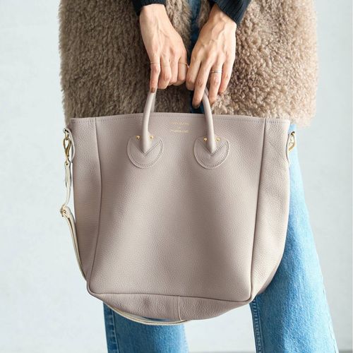 【YOUNG&OLSEN/ヤングアンドオルセン】EMBOSSED LEATHER D TOTE M（トートバッグ）｜IENA（イエナ）の通販｜BAYCREW'S  STORE