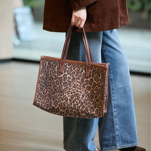 別注》【A VACATION】CLUB BAG L BROWN LEO：トートバッグ（トート