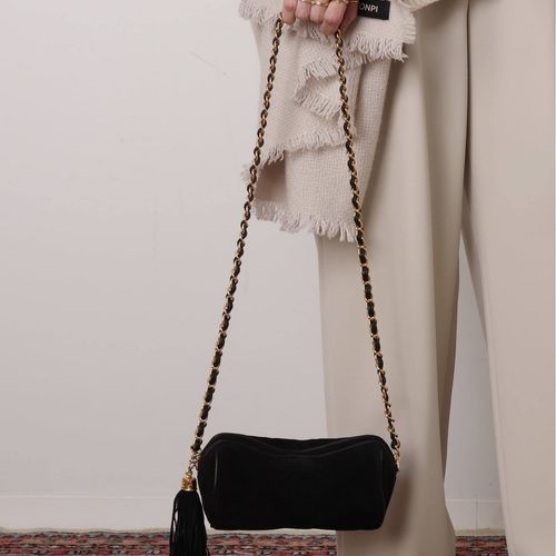 ヴィンテージ　CHANEL ショルダーバッグ アイボリー/ブラック タッセル付き VINTAGE CHANEL/シャネル】 Matelasse タッセルショルダーバッグ suede