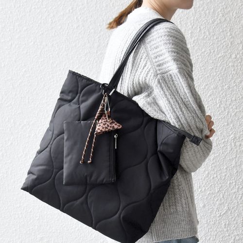 予約》SHIPS any: チャーム付き キルティング スクエア A4