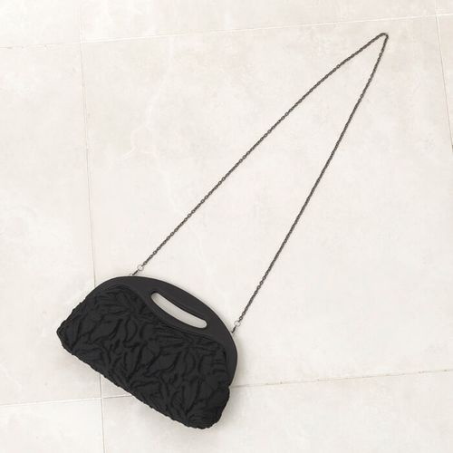 フラワーデザインのポシェットバッグ ・ブラック｜東京ソワール