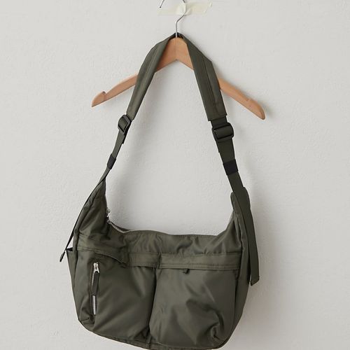 収納力抜群！8ポケット！】ムーンショルダーバッグ | Remind me and