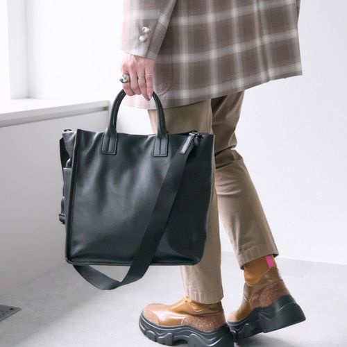 新品未使用　【ear PAPILLONNER】アシンメトリートートS 牛革 新品未使用 【ear PAPILLONNER】アシンメトリートートS 牛革 - メルカリ