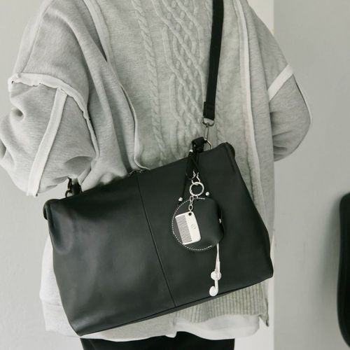 イアパピヨネ　2WAYレザーショルダーバッグ　BK ear PAPILLONNER ショルダーバッグ バッグ 「本革/480g」2WAY