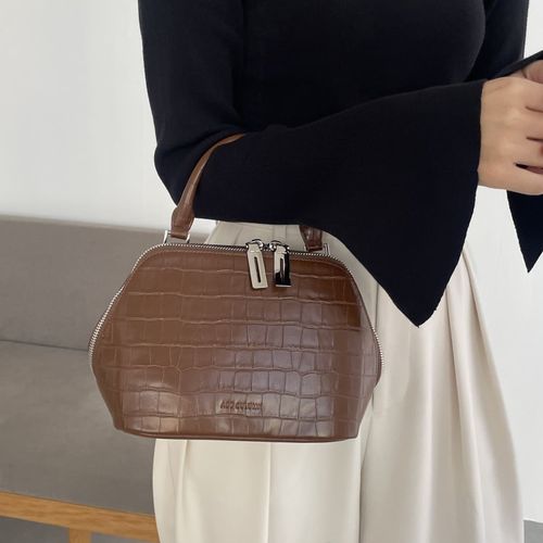 カプリシュレマージュ　【ADD CULUMN/アドカラム】FIGREボディバッグ ADD CULUMN/アドカラム〉FIGRE ボディバッグ | CAPRICIEUX LE