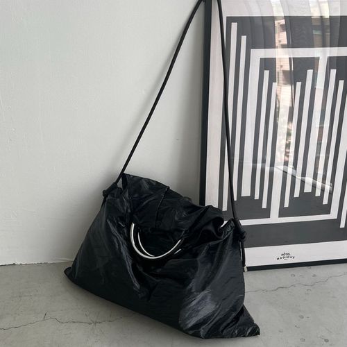 PC/A4サイズ収納可】メタリックハンドルトートバッグ | CAPRICIEUX LE