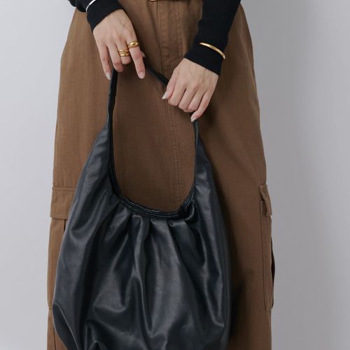 週末sale【新品】リヴドロワ ワイドスクエアショルダーバッグ コーデのポイントに】ワイドスクエアショルダーバッグ | RIVE