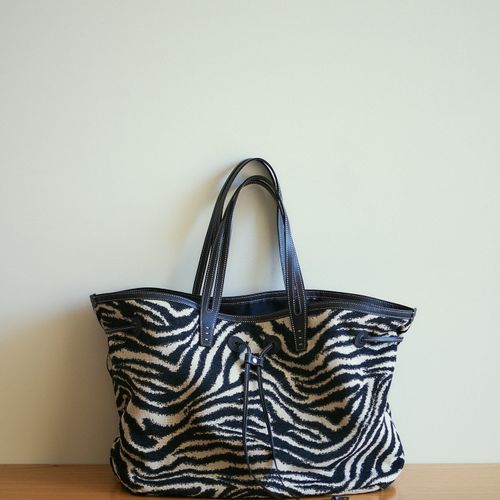 【A VACATION】PILLOW ZEBRA ゼブラバッグ A VACATION（アヴァケーション）の「【A VACATION】PILLOW ZEBRA
