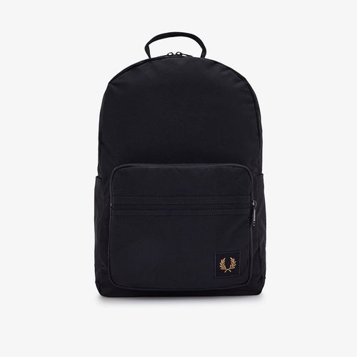 Nylon Badge Backpack(1SZ 102：BLACK): | FRED PERRY JAPAN