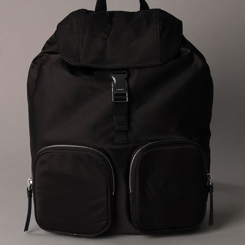 k*m様  　カルバンクライン　ナイロン　バックパック　リ リュック - ポケットナイロンフラップバックパック | カルバン