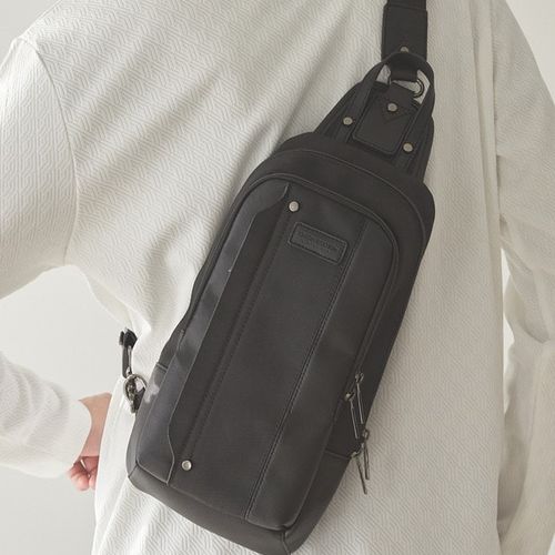 【新品タグ付】本革使用 MEN'S BIGI ブラック ボディバッグ M0853EBG008_1.jpg