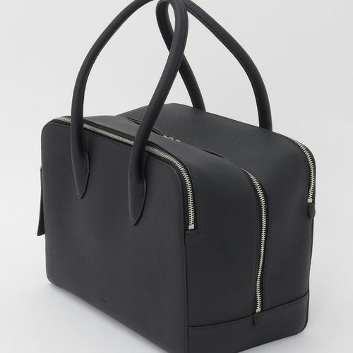 VASIC wells ヴァジック　ウェルズ　ブラック vasic wells ショルダーバッグ 黒 大きいサイズ 超美品｜Yahoo