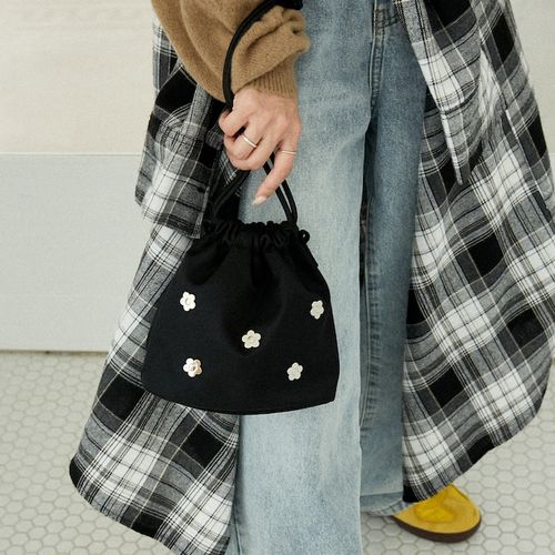 なちゃん  MARY QUANT フラワーモチーフ ハンドバッグ 本日1000円値下げ 未使用 MARY QUANT マリークヮントフラワー