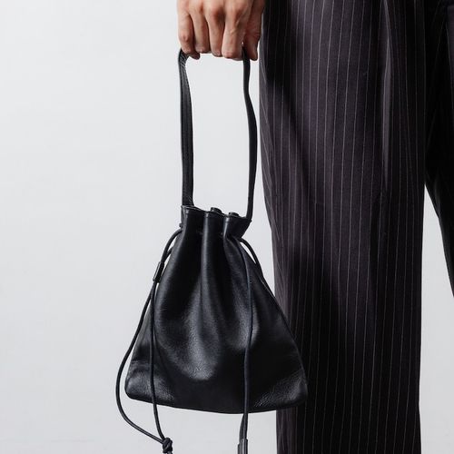 美品　ファビアナフィリッピ　ハンドバッグ　巾着　レザー　ブラック　肩掛け　シボ革 シボフェイクレザー巾着バッグ 10454 | quin5